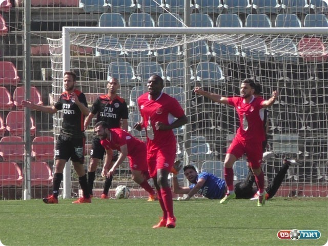 מרמורק חוגגת את השער הראשון במשחק (שקד מורג)